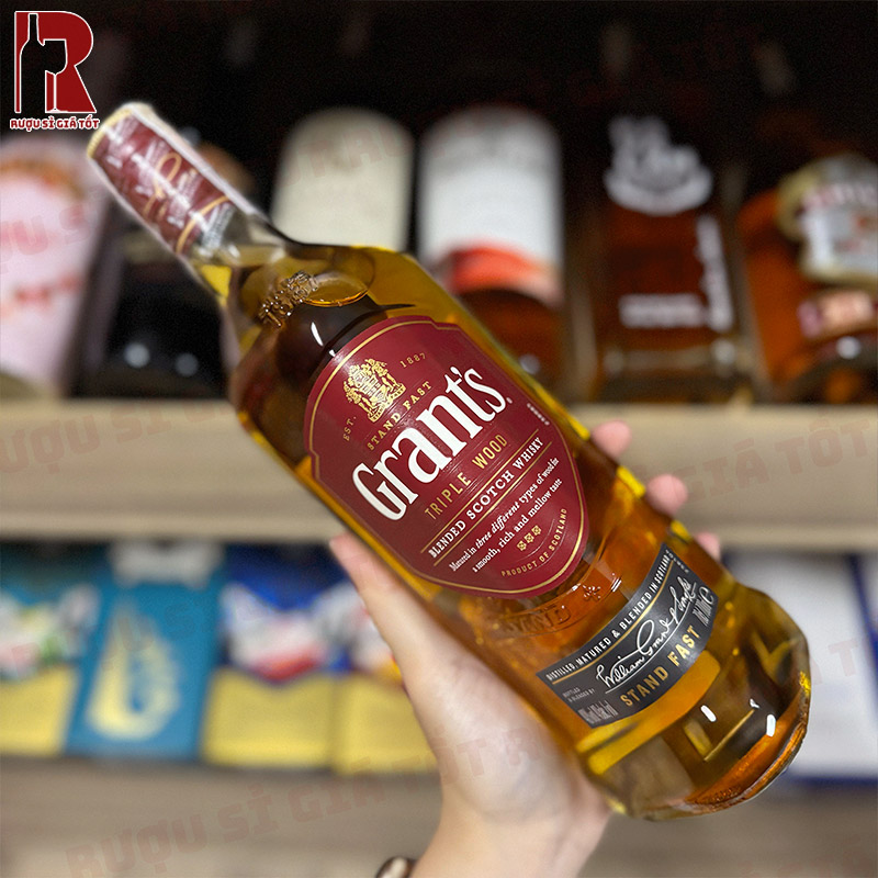 Whisky Grant's Triple Wood tuy có nồng độ cao nhưng vẫn mềm mại, dễ uống