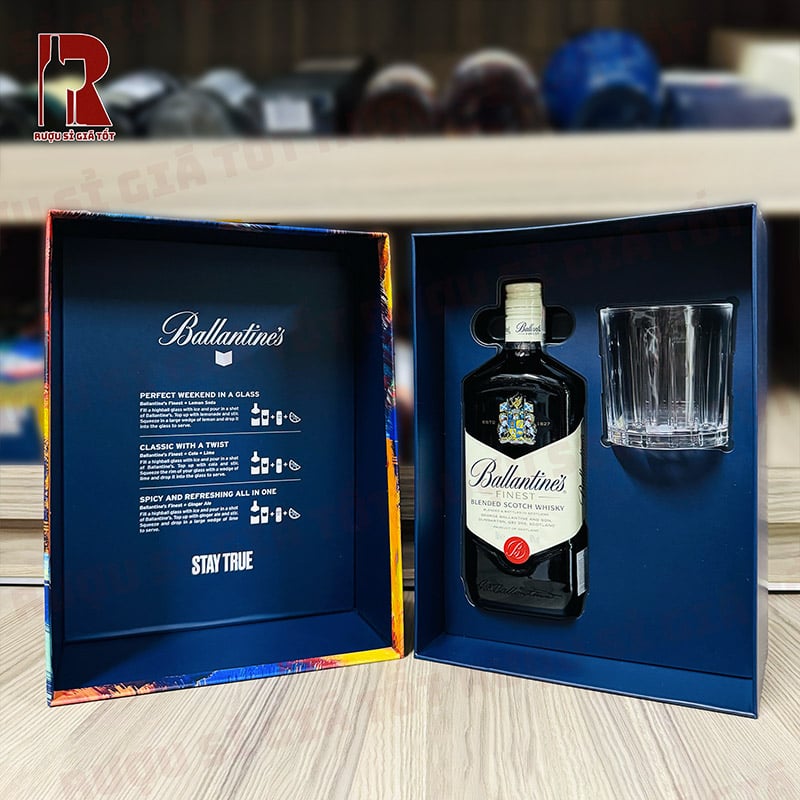 Bên trong hộp quà rượu Ballantine's Finest Tết 2026 có gì