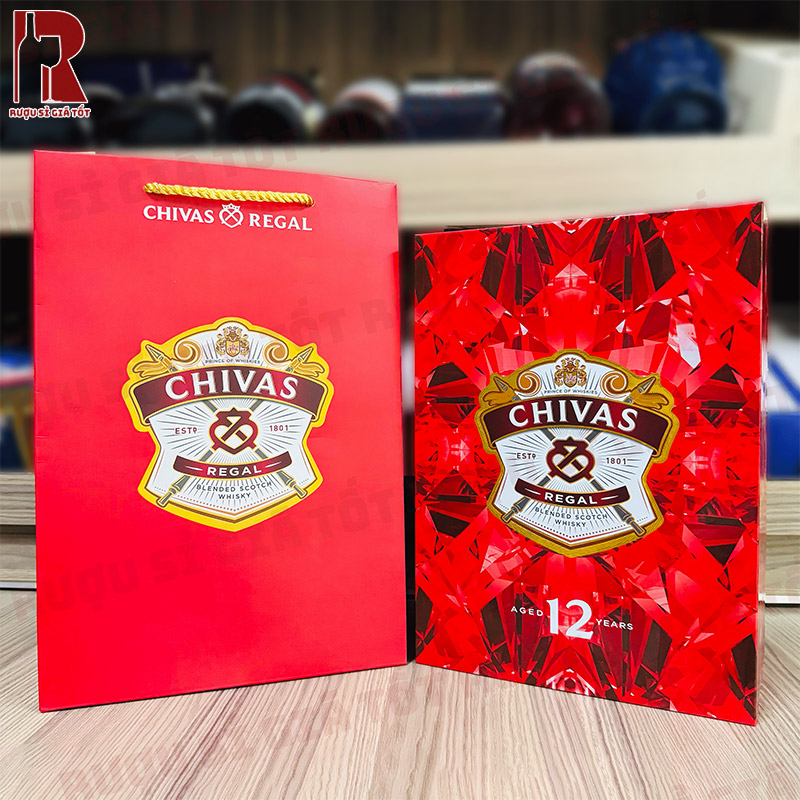 Mua hộp quà Tết 2026 rượu Chivas 12 năm giá rẻ
