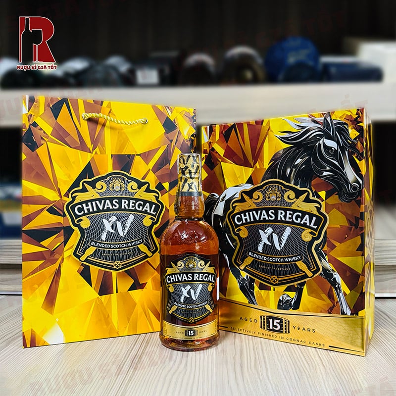 Giá hộp quà rượu Chivas 15 Tết Bính Ngọ 2026