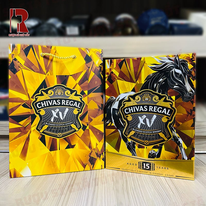Mua hộp quà Tết 2026 rượu Chivas 15 giá rẻ