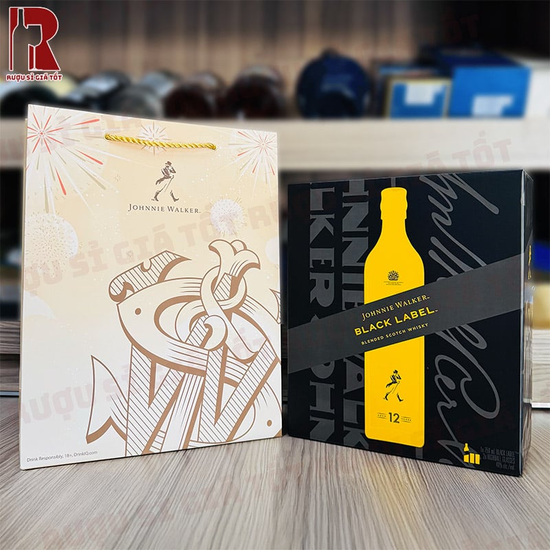 Bên trong hộp quà Tết 2026 rượu Johnnie Walker Black Label có gì?