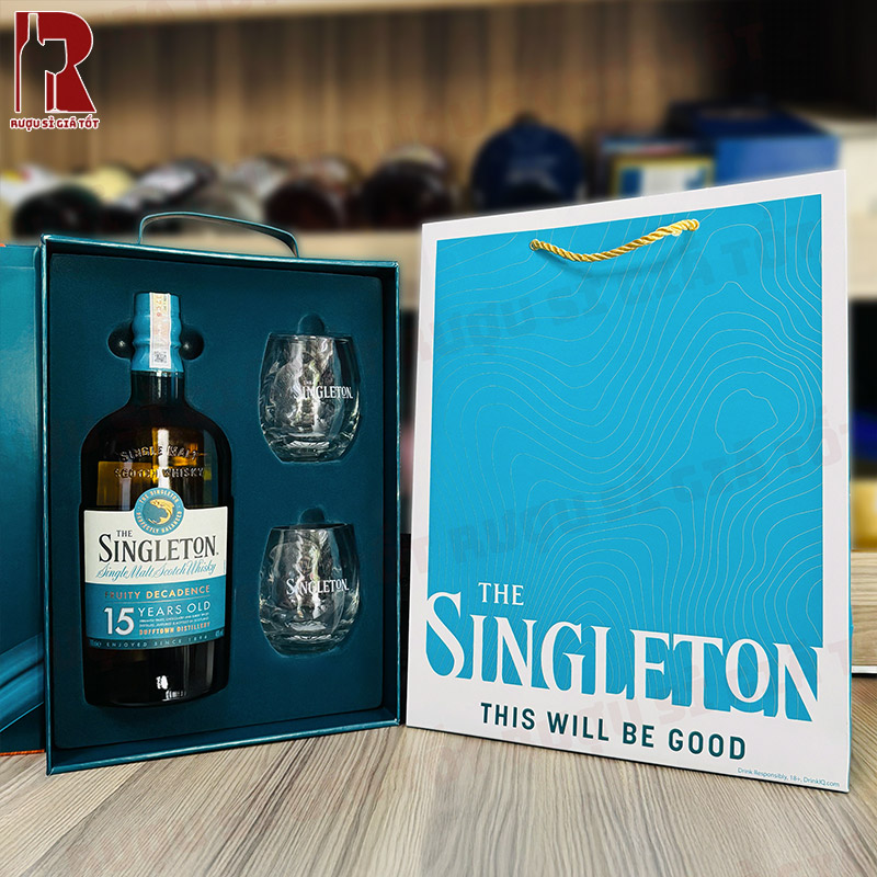 Hộp quà Tết rượu Singleton 15 có ly bên trong không?