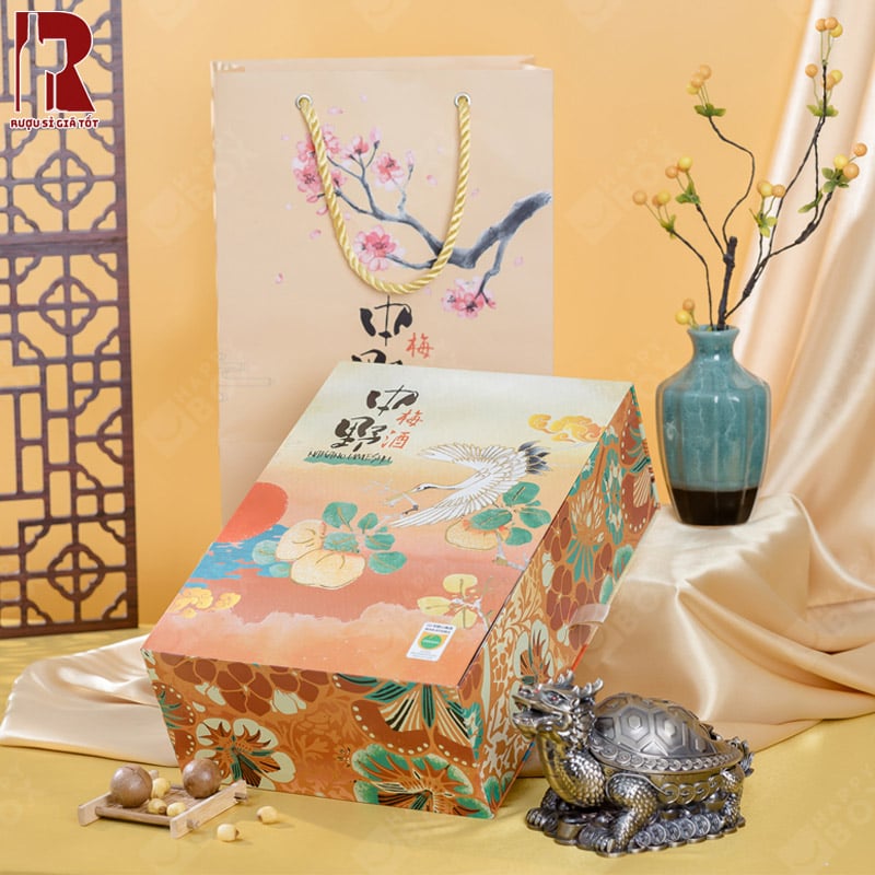 Hộp Quà Tết Rượu Mơ Nhật Bách Hạc Ngàn Hoa giá bao nhiêu?