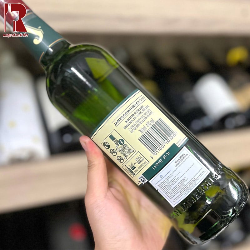 Jameson Irish Whiskey có thể được dùng kèm phô mai, hải sản hoặc socola đen