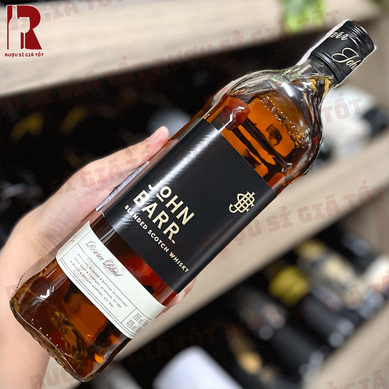 Rượu Whisky John Barr Reserve phù hợp cho các món ăn đậm gia vị như sườn, thịt bò nướng