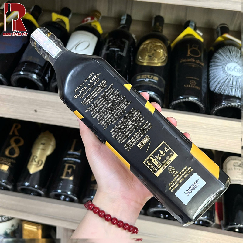 Uống Rượu Johnnie Walker Black Label Icon Limited Edition Đúng Cách