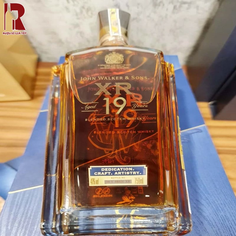 Rượu Johnnie Walker XR 19 Năm nhập khẩu chính hãng giá rẻ