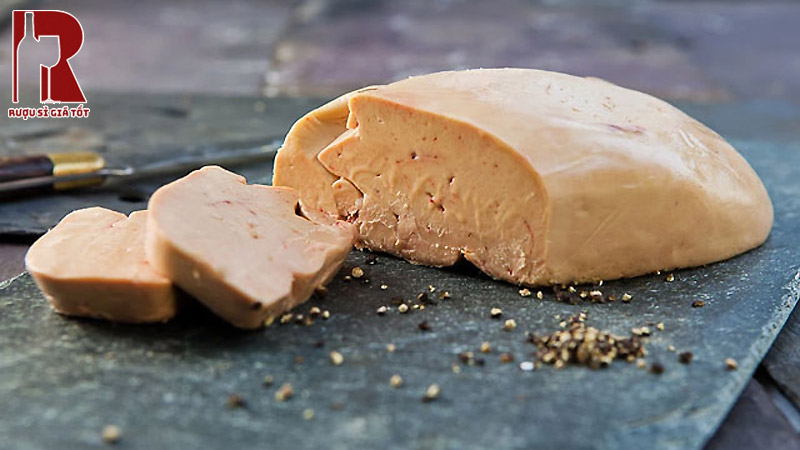 Thực phẩm ăn kèm chắc chắn là thứ không thể thiếu để giúp trải nghiệm rượu trở nên trọn vẹn