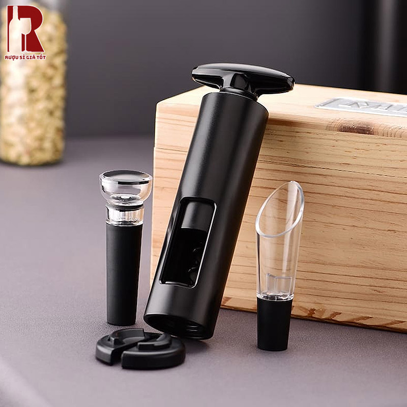 Phụ kiện rượu vang là vật dụng giúp nâng tầm hương vị rượu, đảm bảo chất lượng rượu