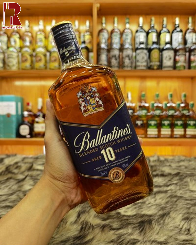 Giá Rượu Ballantine's 10 Năm Bao Nhiêu?