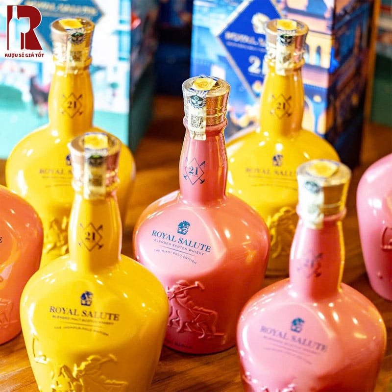 Giá Rượu Chivas Royal Salute 21 Polo Edition