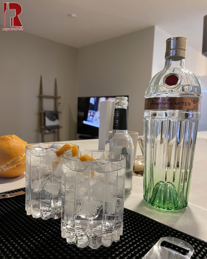 Thưởng Thức Rượu Gin Tanqueray No Ten Grapefruit & Rosemary