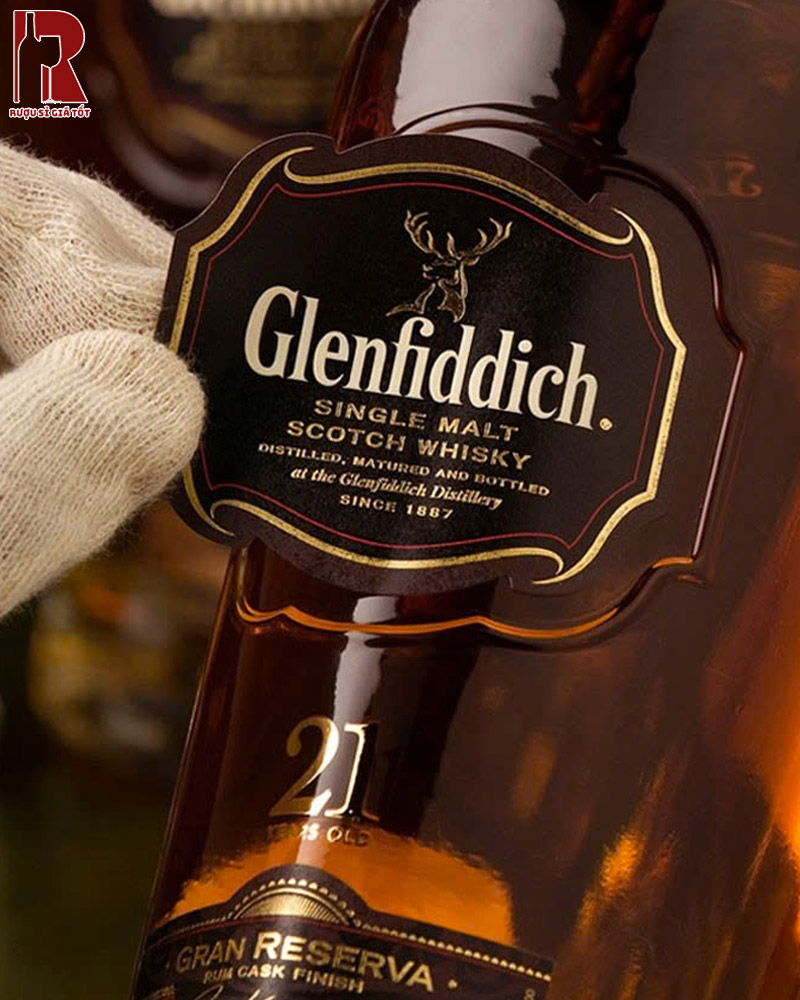 Uống Rượu Glenfiddich 21 Năm Mẫu Cũ Đúng Cách