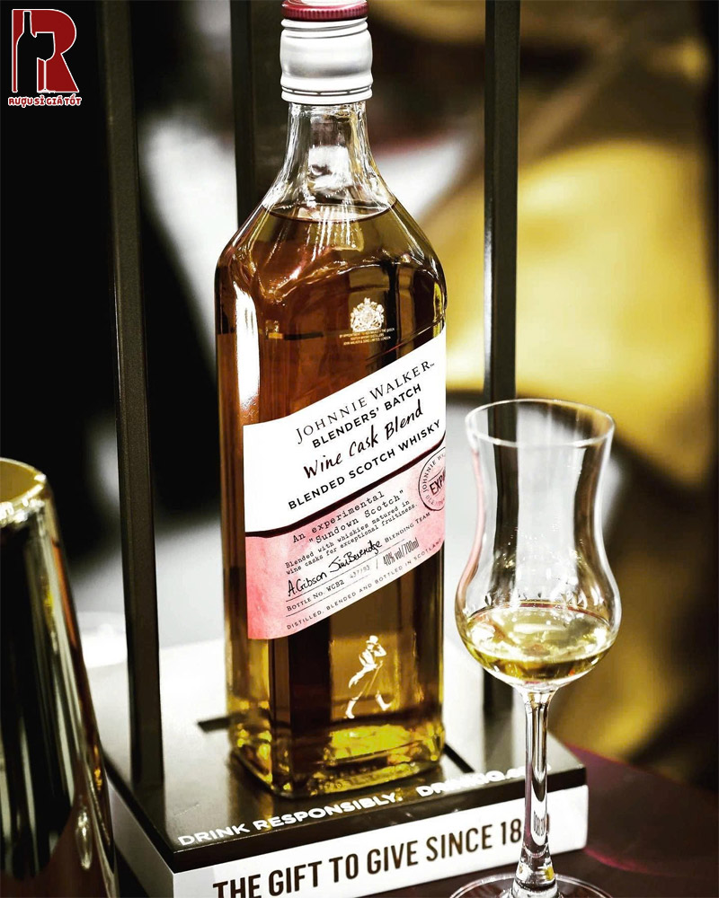 Rượu Johnnie Walker Wine Cask Giá Cao Không?