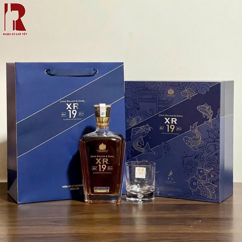 Mua Rượu Johnnie Walker XR 19 Năm - Hộp Quà Tết Hảo Hạng