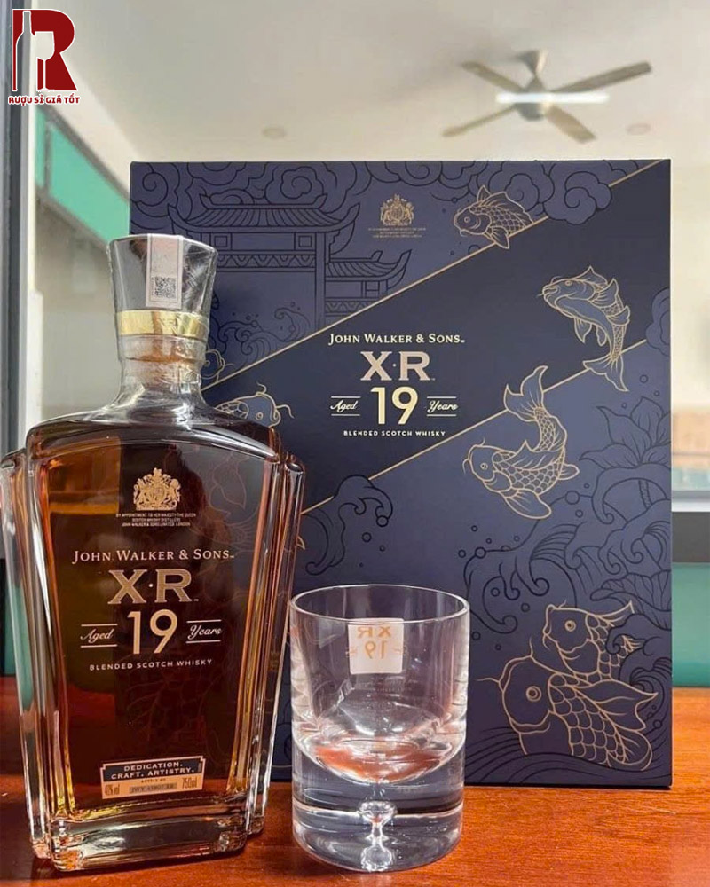 Hương Vị Của Rượu Johnnie Walker XR 19 Năm - Hộp Quà Tết