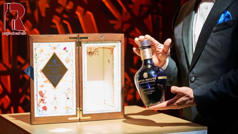 Rượu Royal Salute Coronation of King Charles III Limited Edition Thượng Hạng