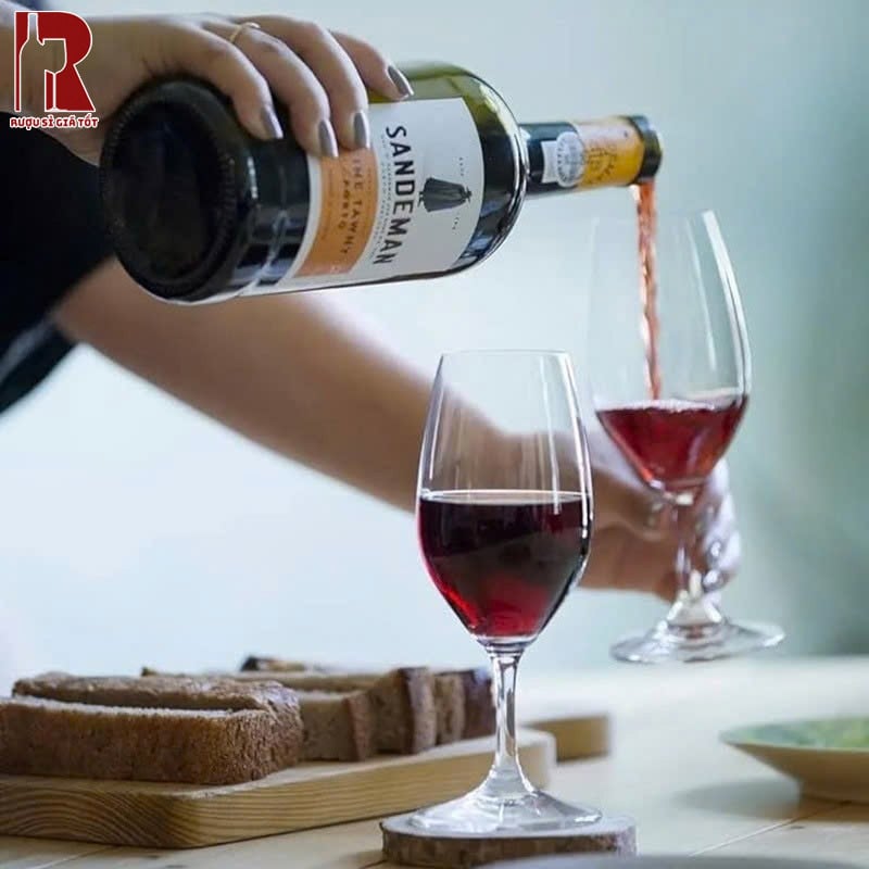 Uống Rượu Vang Bồ Ban Nha Đỏ Sandeman Port Tawny Đúng Cách