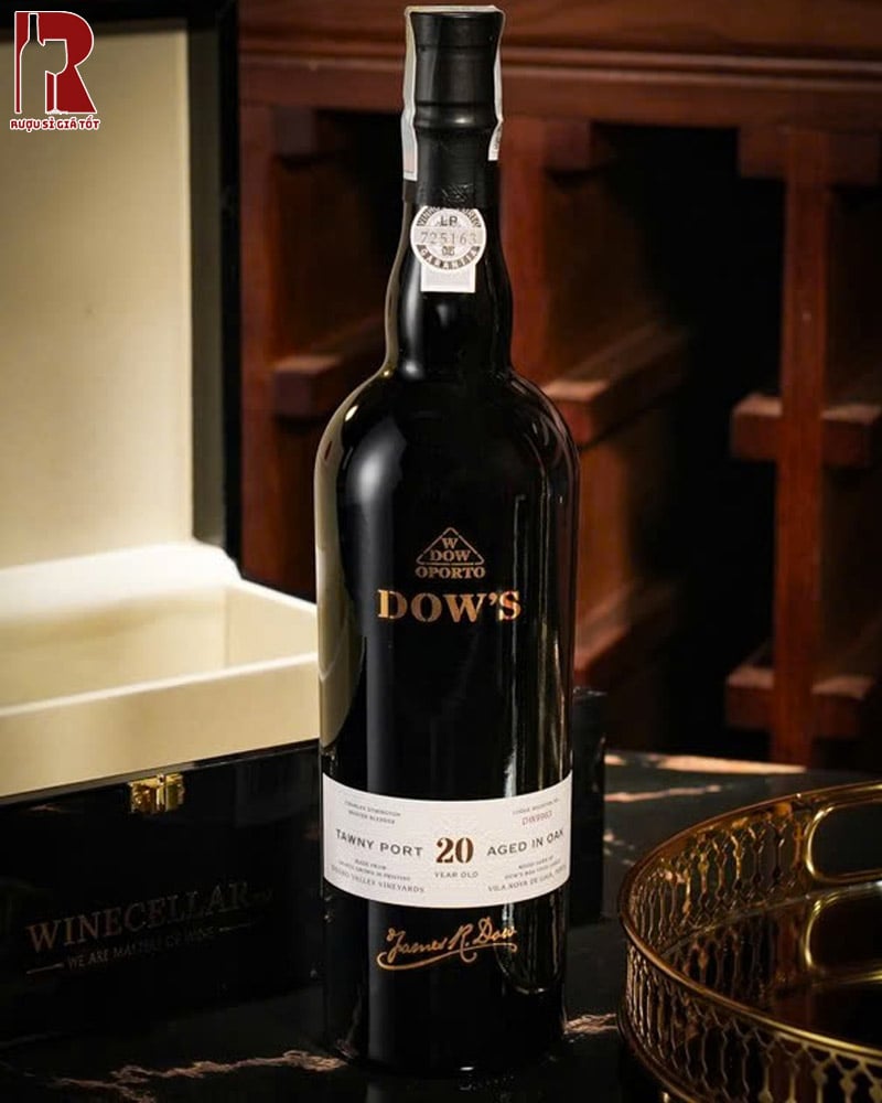 Rượu Vang Bồ Đào Nha Cường Hoá Dow’s 20 Năm Tawny Port Giá Mới Nhất