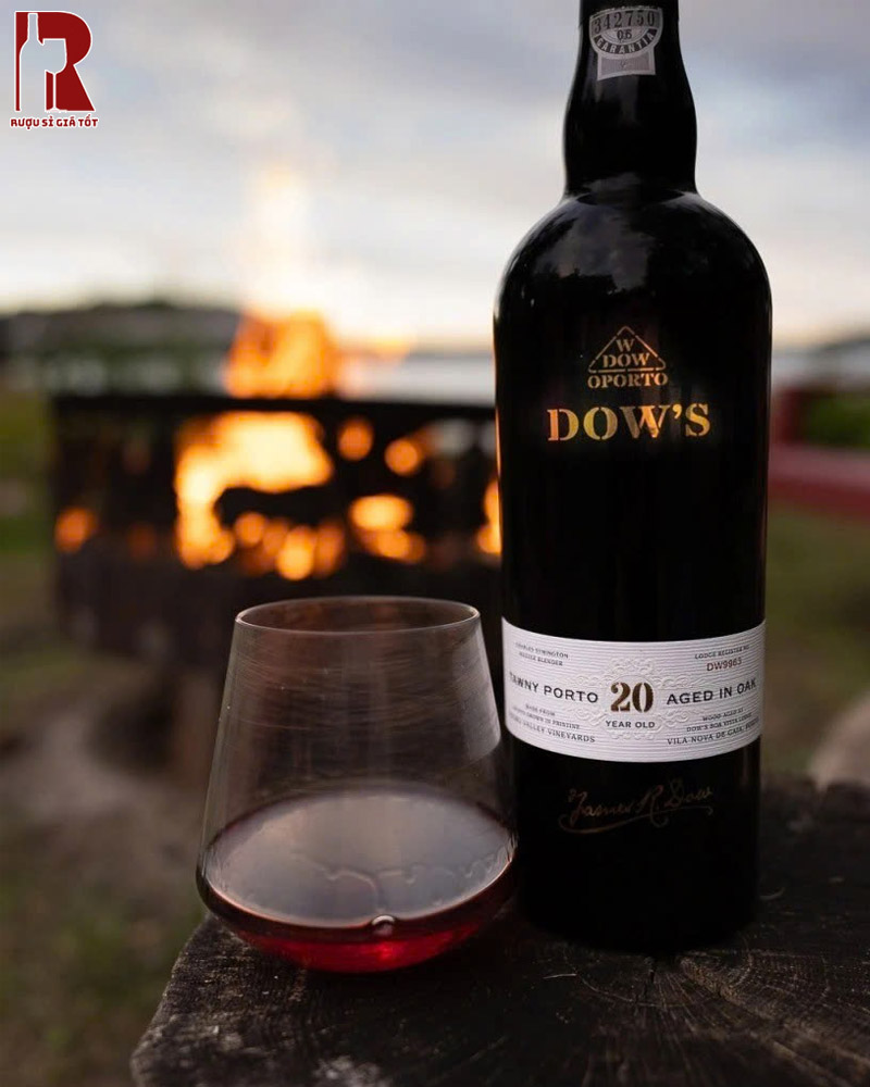 Rượu Vang Bồ Đào Nha Cường Hoá Dow’s 20 Năm Tawny Port Ăn Với Gì?