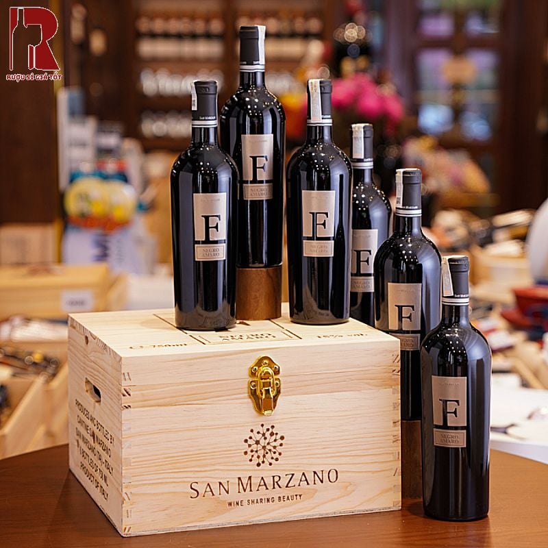 Rượu vang đỏ nên được dùng với các món thịt nướng, thịt hầm hoặc các món Âu