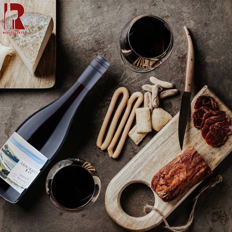 Thưởng Thức Rượu Vang New Zealand Đỏ Admirality Bay Pinot Noir