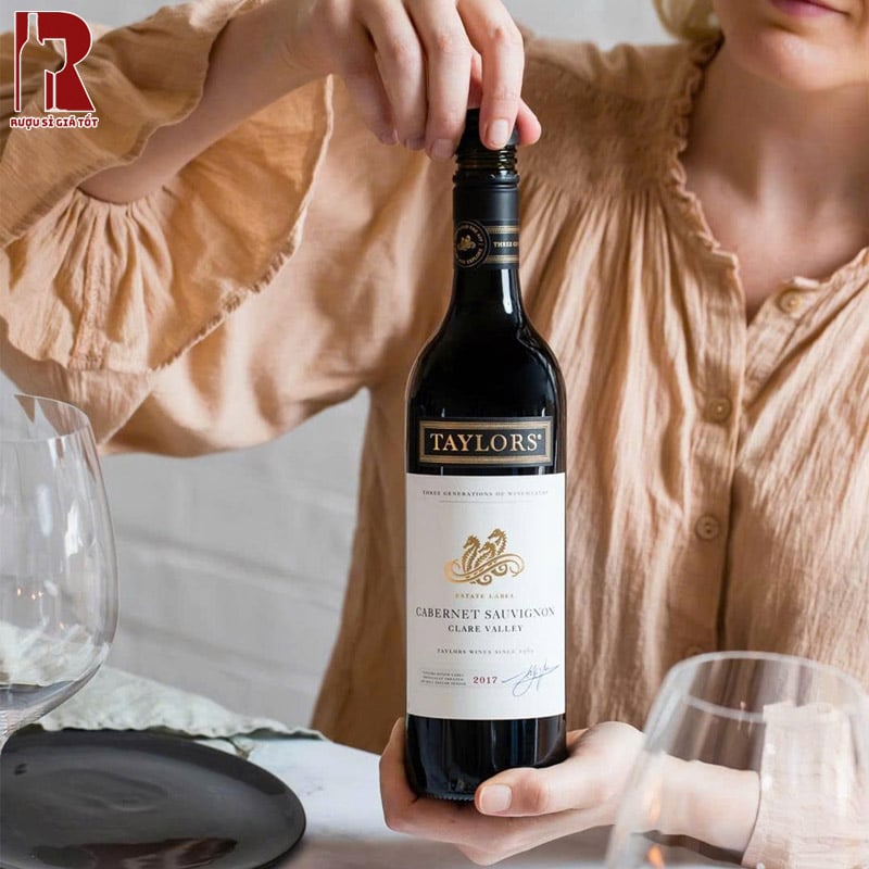 Thưởng Thức Rượu Vang Úc Đỏ Taylors St Andrew