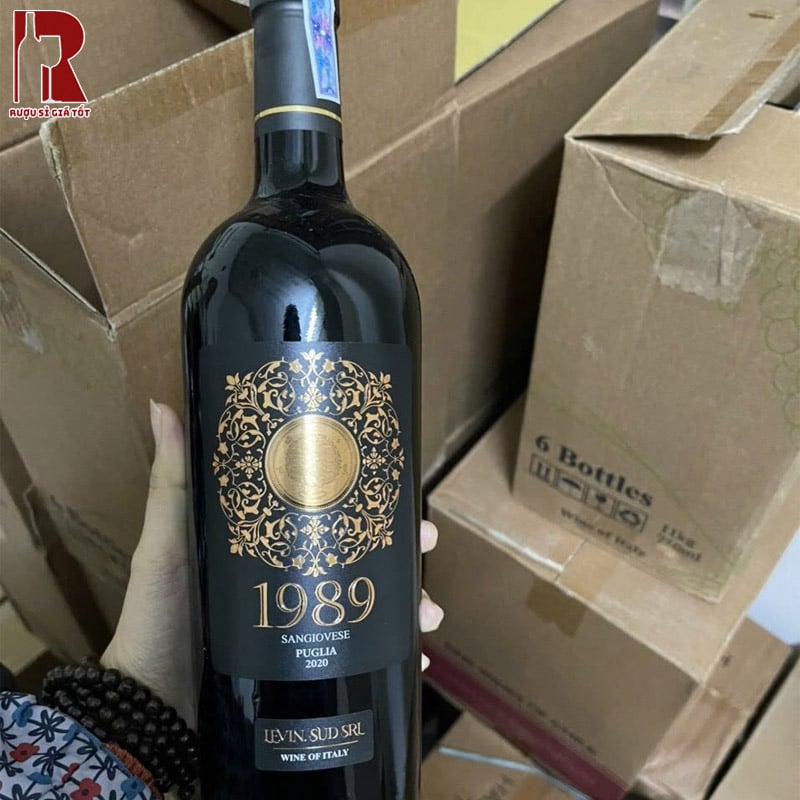 Rượu Vang Ý Đỏ 1989 Chát Nhãn Đen Giá Tốt