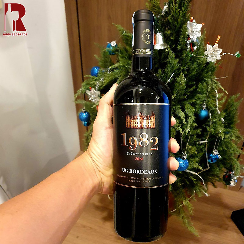 Rượu vang Bordeaux hoàn hảo cho các dịp ăn uống cùng bạn bè hoặc các buổi tiệc tối thân mật