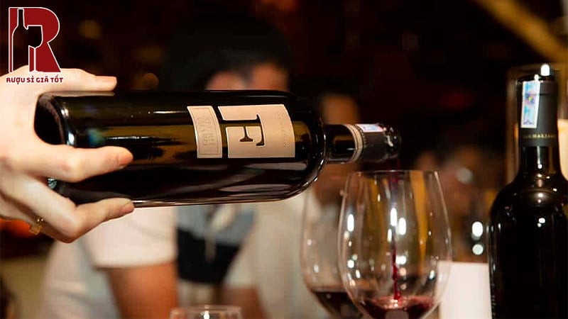 Rượu Vang Puglia nổi tiếng với các thương hiệu như là San Marzano, Rocca, hoặc Masca Del Tacco