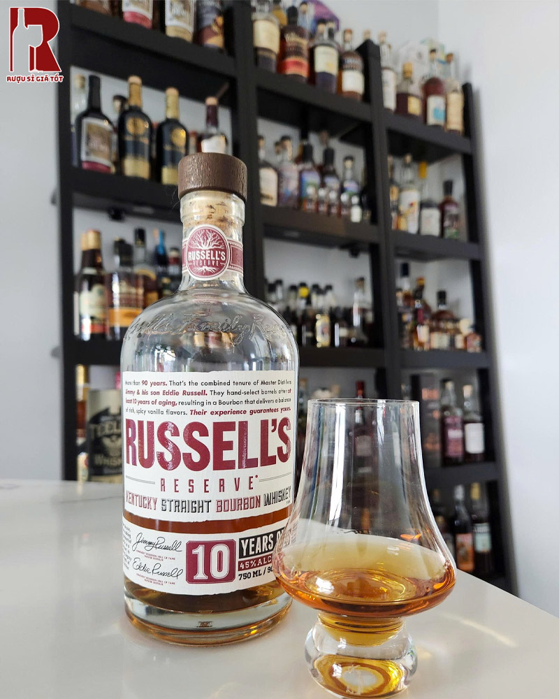 Giá Rượu Whisky Russell’s Reserve 10 Năm Hiện Nay Bao Nhiêu?