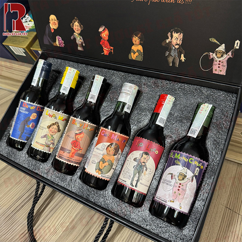 Set Rượu Vang Mini Happy Family đẹp mắt và mới lạ