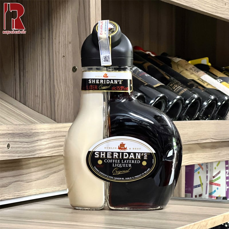 Rượu Sữa Sheridan’s Coffee Layered Liqueur có quy trình kết hợp của truyền thống Ireland và công nghệ hiện đại