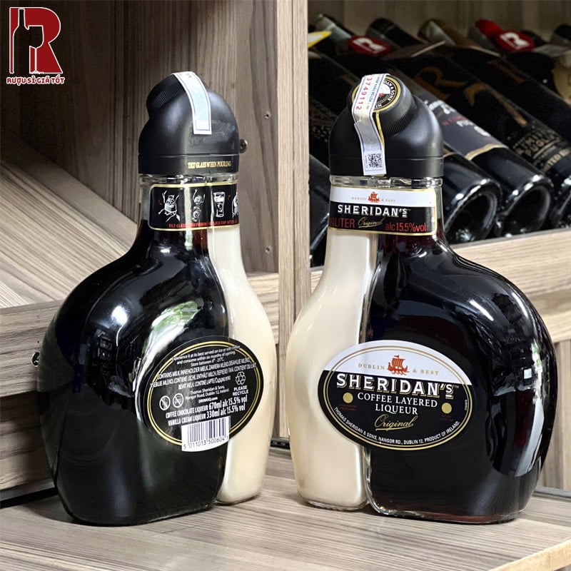 Rượu Sữa Sheridan’s Coffee Layered Liqueur có hai màu tương phản đẹp mắt và độc đáo