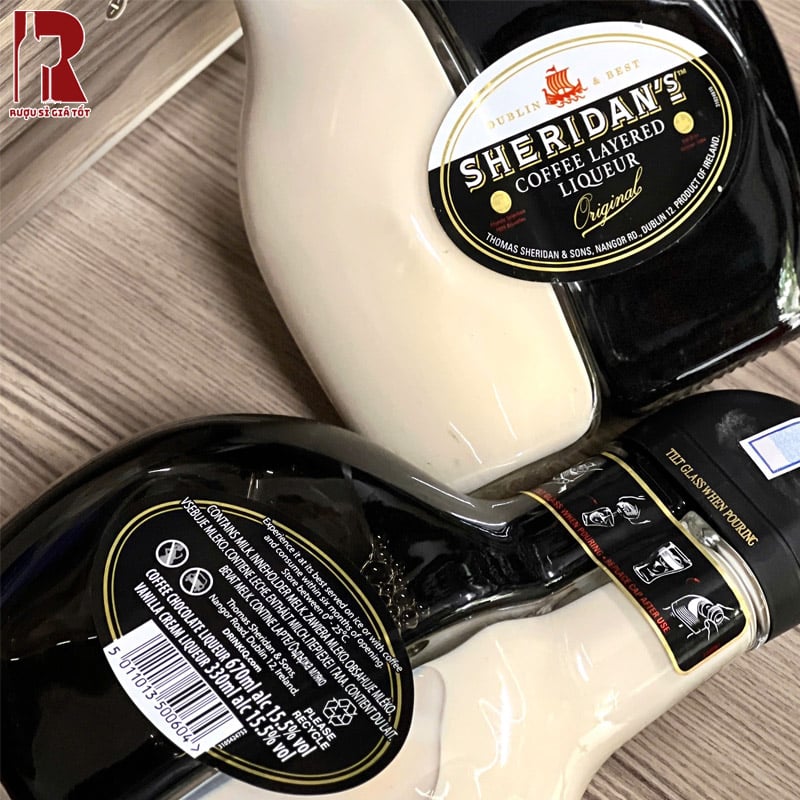 Rượu Sữa Sheridan’s Coffee Layered Liqueur hoàn hảo để đi kèm các món ăn ngọt nhẹ như Tiramisu