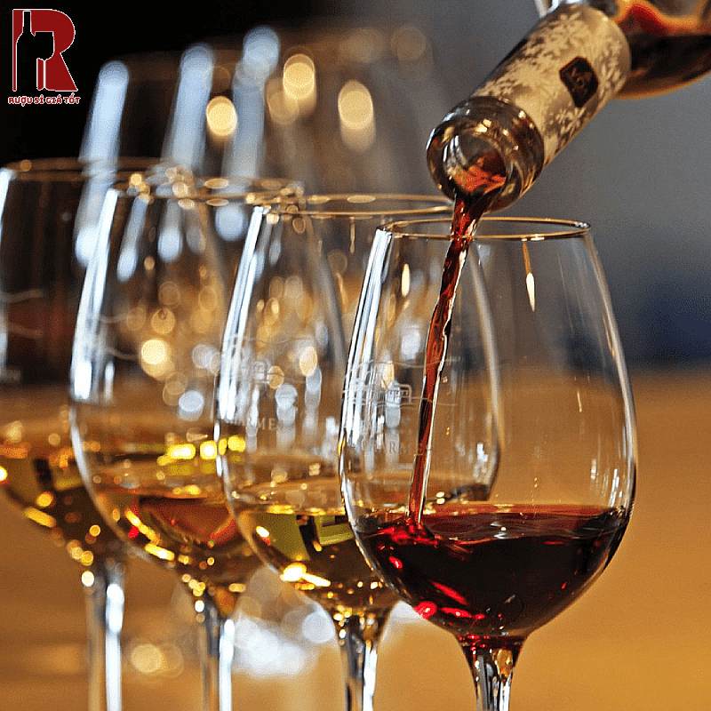 Rượu vang cường hóa phù hợp cho những ai yêu thích sự đậm đà và dư vị kéo dài