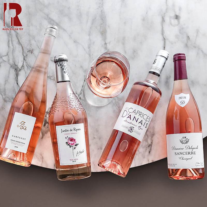 Rượu Vang Hồng nổi bật với màu hồng lấp lánh, quyến rũ và lãng mạn