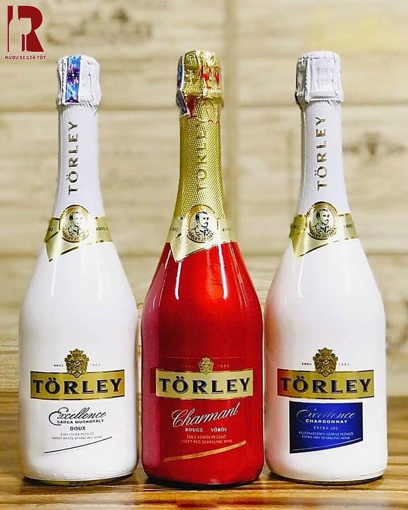 Rượu vang nổ sở hữu màu vang trong suốt năng động và trẻ trung