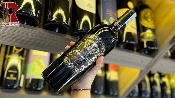 Vang Đỏ Albanella Làm Từ Giống Nho Gì?