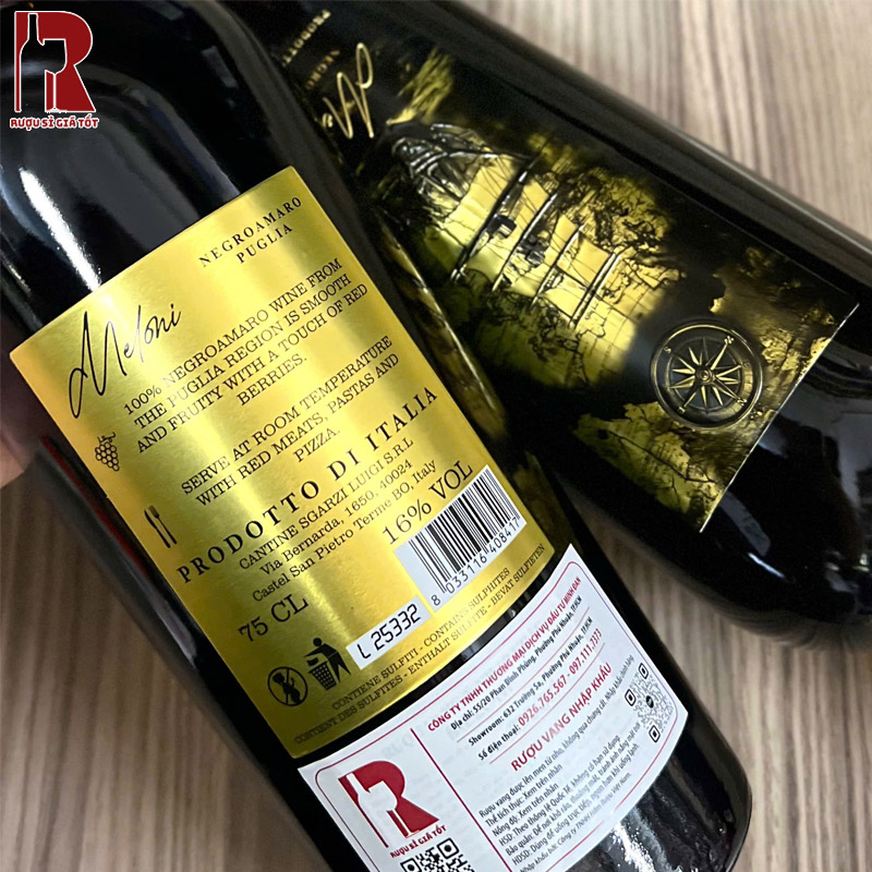 Rượu Vang Ý Đỏ Meloni Negroamaro Vàng có thiết kế chai đen bóng cùng nhãn dán vàng sang trọng
