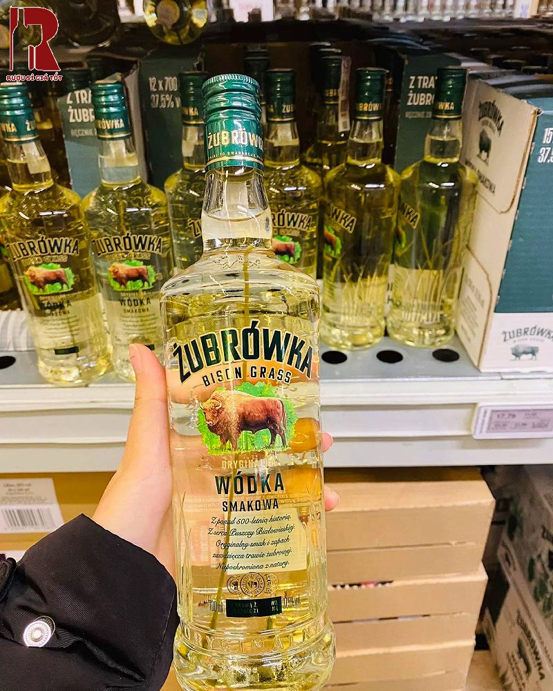 Vodka Ba Lan sẽ đem đến trải nghiệm rượu đậm, mềm mại, và nồng mùi lúa mạch từ các cánh đồng Ba Lan