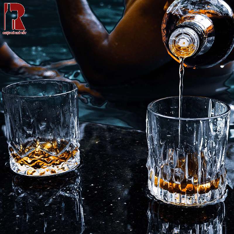 Rượu Whisky Mỹ nên được dùng kèm với các món thịt nướng hoặc món ăn đậm vị