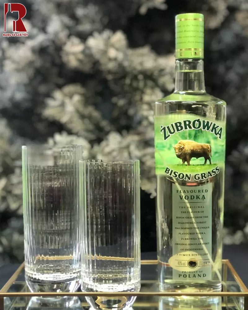 Rượu Vodka Zubrowka (Cọng Cỏ Xanh) nhập khẩu