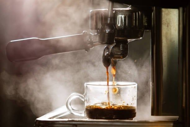 Độ cứng của nước ảnh hưởng đến máy pha espresso như thế nào?
