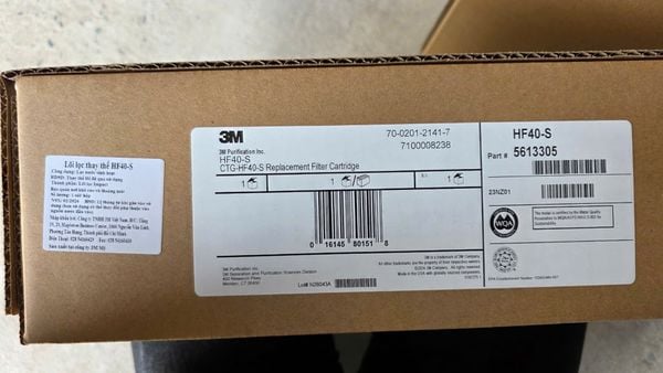 Mã bộ lọc 3M Aqua-Pure được in trên vỏ hộp để tra cứu chứng nhận NSF.
