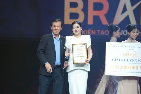 Bà Lê Thanh Tú – CEO Dr.Natro Việt Nam đại diện thương hiệu nhận giải tại The Future Brand 2026.