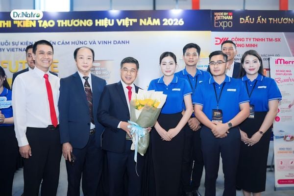Đội ngũ Dr.Natro giao lưu cùng Ban lãnh đạo và các đại biểu tại chuỗi sự kiện Made By Vietnam Day 2026.