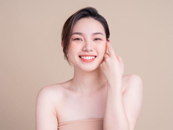 co-gai-da-khoe-dep-nho-vitamin-c-va-collagen
