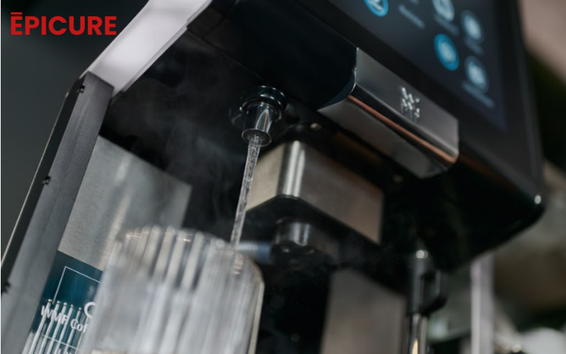 WMF 5000S+ tự động nhận dạng cốc và điều chỉnh vòi rót